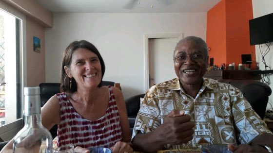 Déjeuner de famille sur la terrasse, en juillet